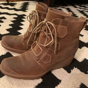 Sorel Toronto Ankle Boots brown wedge heel distressed suede.